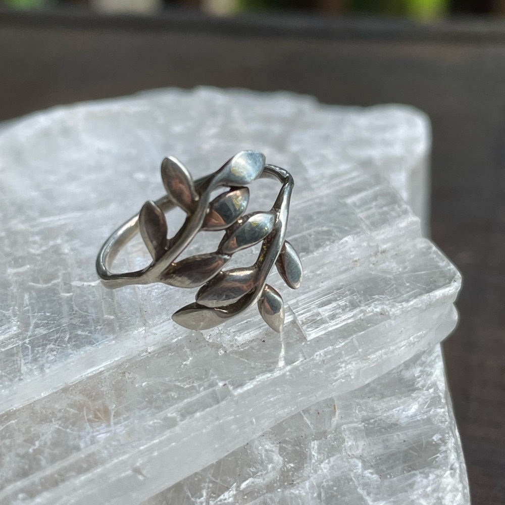 Beautiful Sterling Silver Leaves & Vine Ring / Nature Lover Ring Size 7 1/4